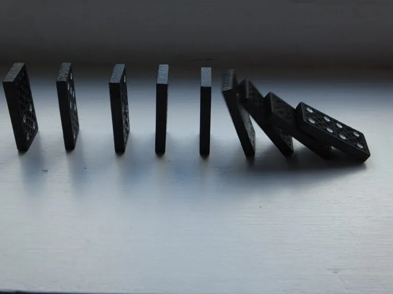 Домино ефектот во бизнисот: Како да го постигнете?